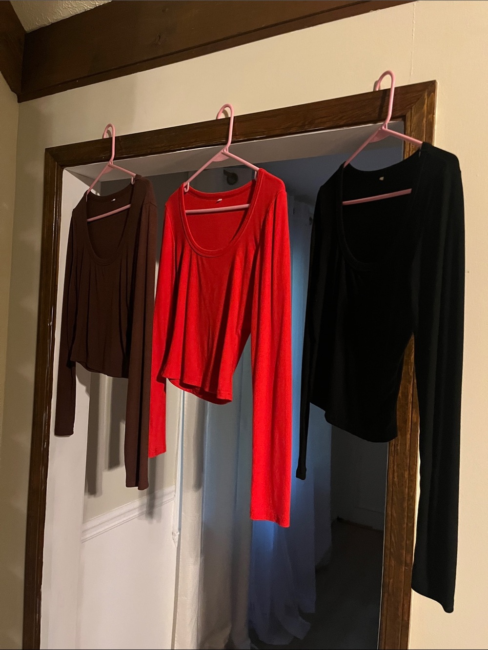 3 cropped long sleeve scoop neck shirts